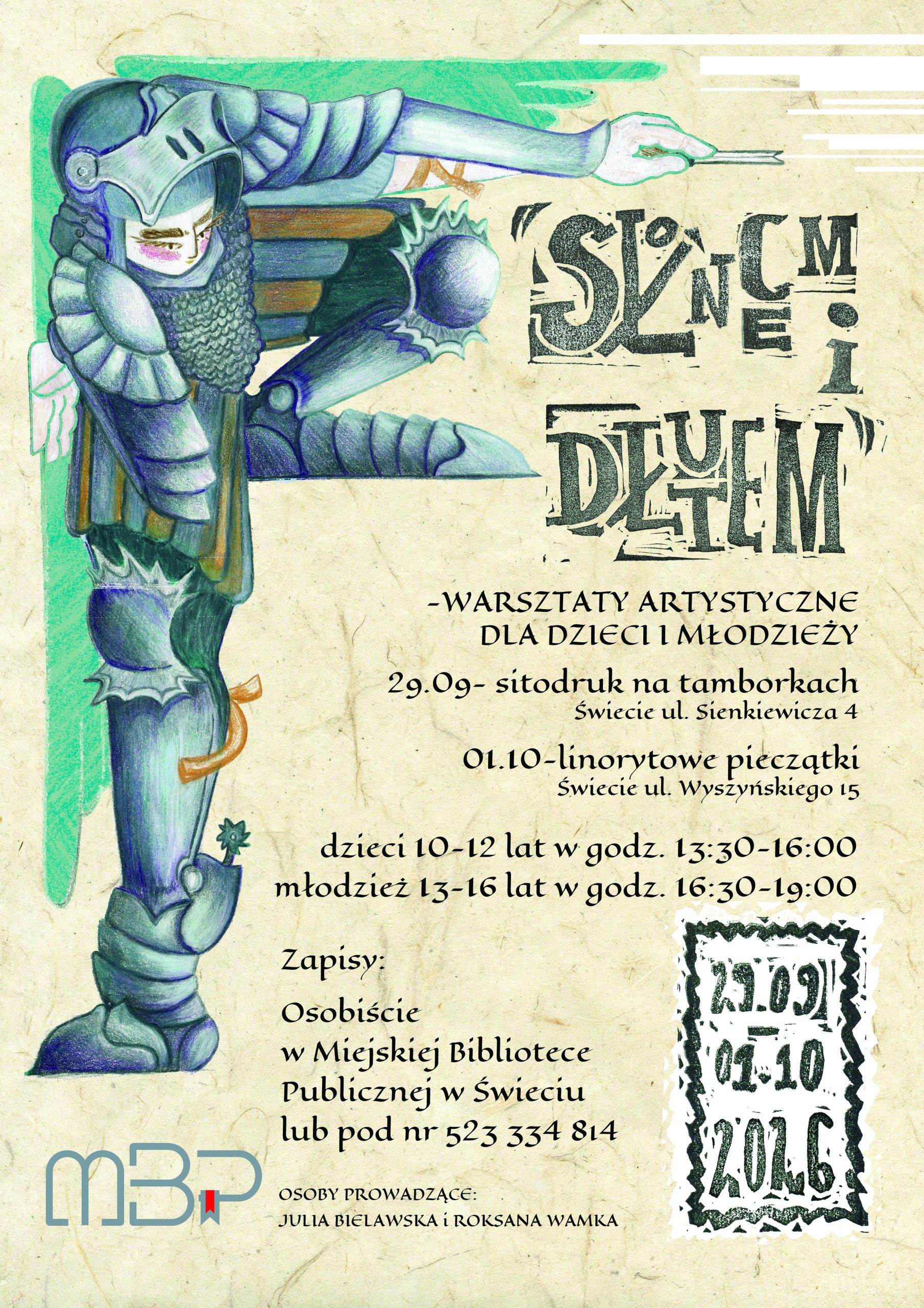 Plakat wydarzenia "Słońcem i dłutem" na kremowym tle imitującym stary papier. Po lewej stronie ilustracja przedstawiająca postać w fantastycznej zbrojowej zbroi rycerskiej (odcienie turkusu i błękitu), z młodzieńczą twarzą, długimi lokami i małymi białymi skrzydłami na plecach. Postać trzyma w dłoni pióro i opiera się o stos książek, obok leży hełm. Po prawej stronie tytuł "Słońcem i dłutem" w stylu drzeworytniczym oraz informacje: warsztaty artystyczne dla dzieci i młodzieży, 29.09 – sitodruk na tamborkach (ul. Sienkiewicza 4), 01.10 – linorytowe pieczątki (ul. Wyszyńskiego 15). Zajęcia dla dzieci 10–12 lat w godz. 13:30–16:00 oraz dla młodzieży 13–16 lat w godz. 16:30–19:00. Zapisy osobiście w MBP Świecie lub telefonicznie pod nr 523 334 814. Prowadzące: Julia Bielawska i Roksana Wamka. W prawym dolnym rogu pieczęć z datami wydarzeń, w lewym dolnym logo MBP.